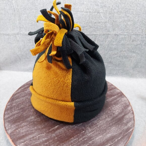 Scooby-Doo Kids Fleece Hat With Knot Tassels Black & Gold Cartoon Design - Picture 4 of 11